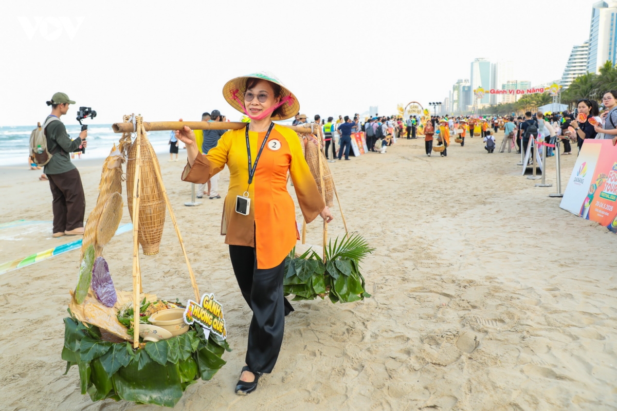 khai mac le hoi Da nang food tour 2026 hinh anh 6