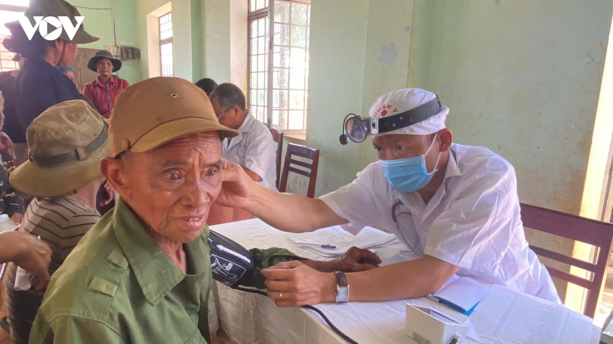bo doi bien phong gia lai cham soc suc khoe nguoi dan vung bien gioi hinh anh 2