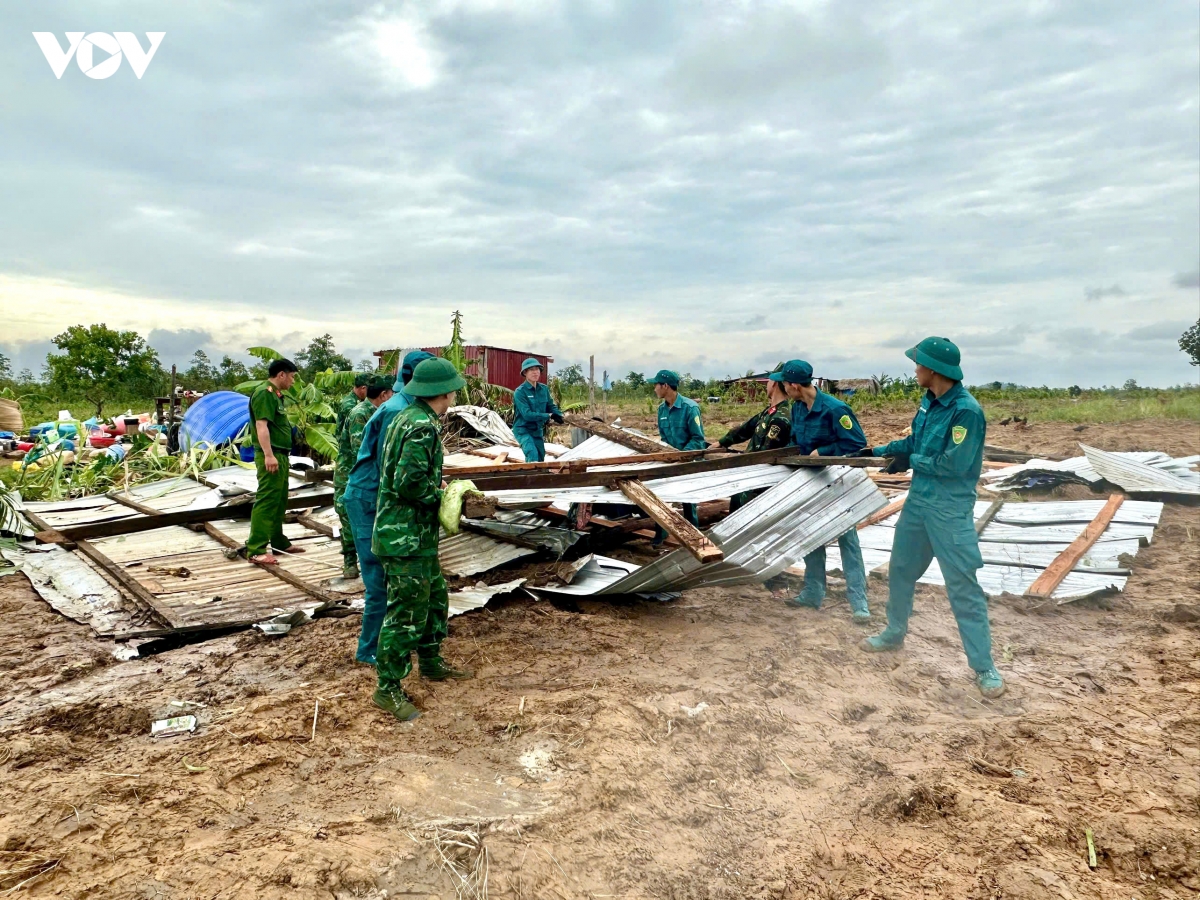 bo doi giup dan khac phuc hau qua giong loc tai cac xa bien gioi ia lop, ia rve hinh anh 1