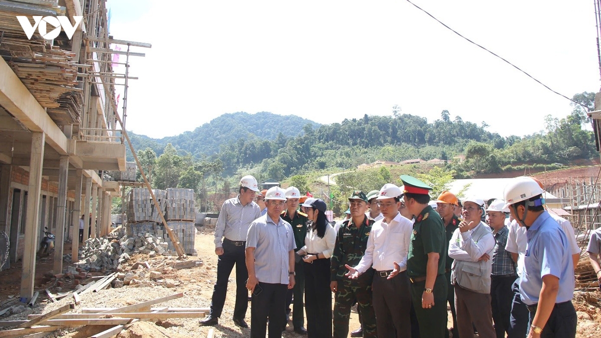 bo truong hoang minh son kiem tra tien do xay truong ptnt lien cap tai Da nang hinh anh 2