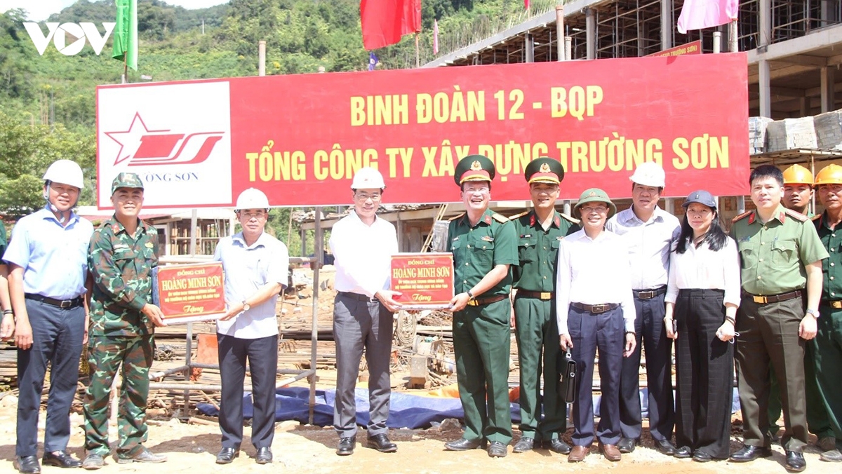 bo truong hoang minh son kiem tra tien do xay truong ptnt lien cap tai Da nang hinh anh 3