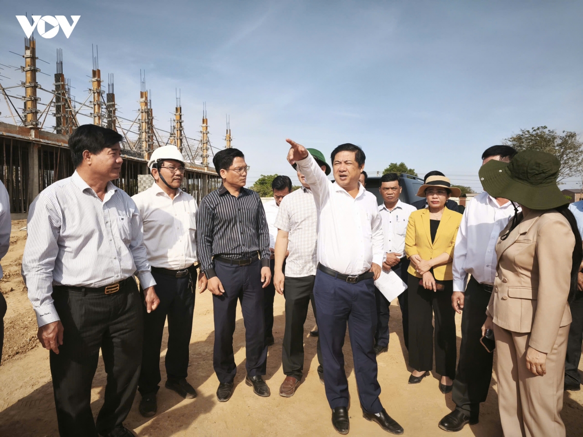 Đắk Lắk huy động lực lượng hỗ trợ thi công các trường liên cấp vùng biên