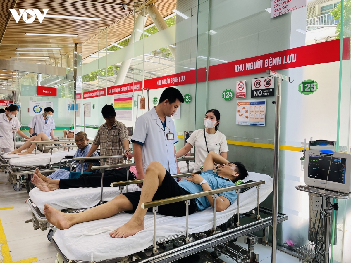 nang nong gay gat, benh nhan nhap trung tam cap cuu a9 tang cao hinh anh 6