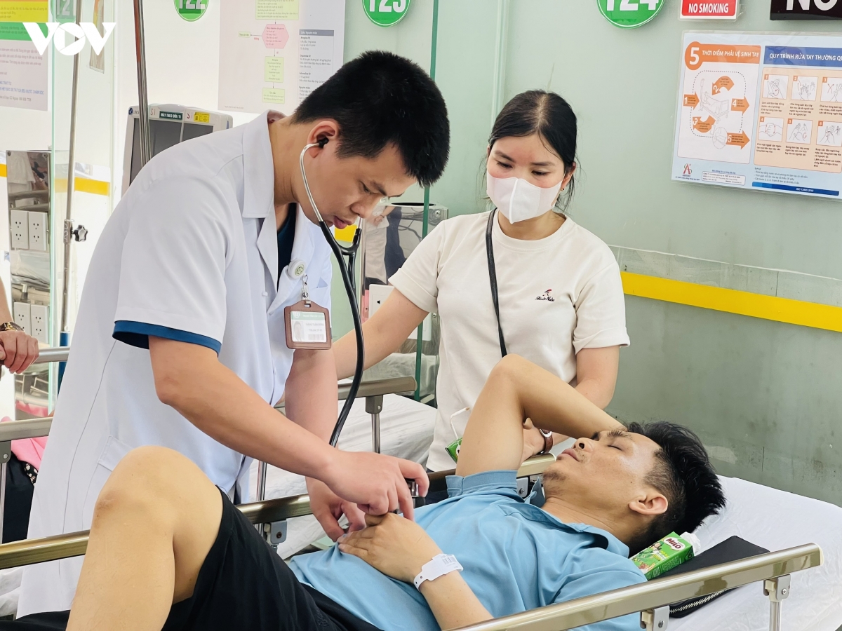 nang nong gay gat, benh nhan nhap trung tam cap cuu a9 tang cao hinh anh 2