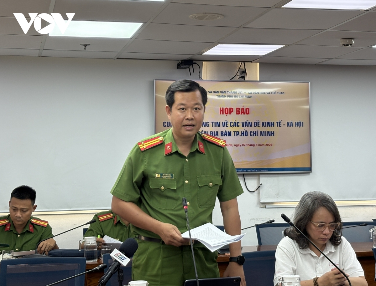 tp.hcm tinh toan cho buon ban cho nguoi dan khi dep via he hinh anh 3