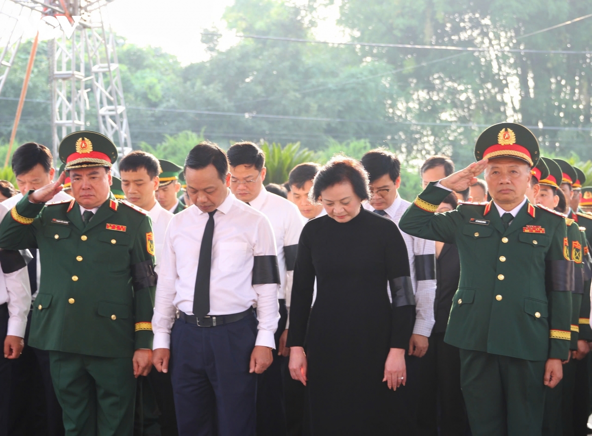 pho thu tuong pham thi thanh tra du le truy dieu, an tang 9 hai cot liet si hinh anh 2