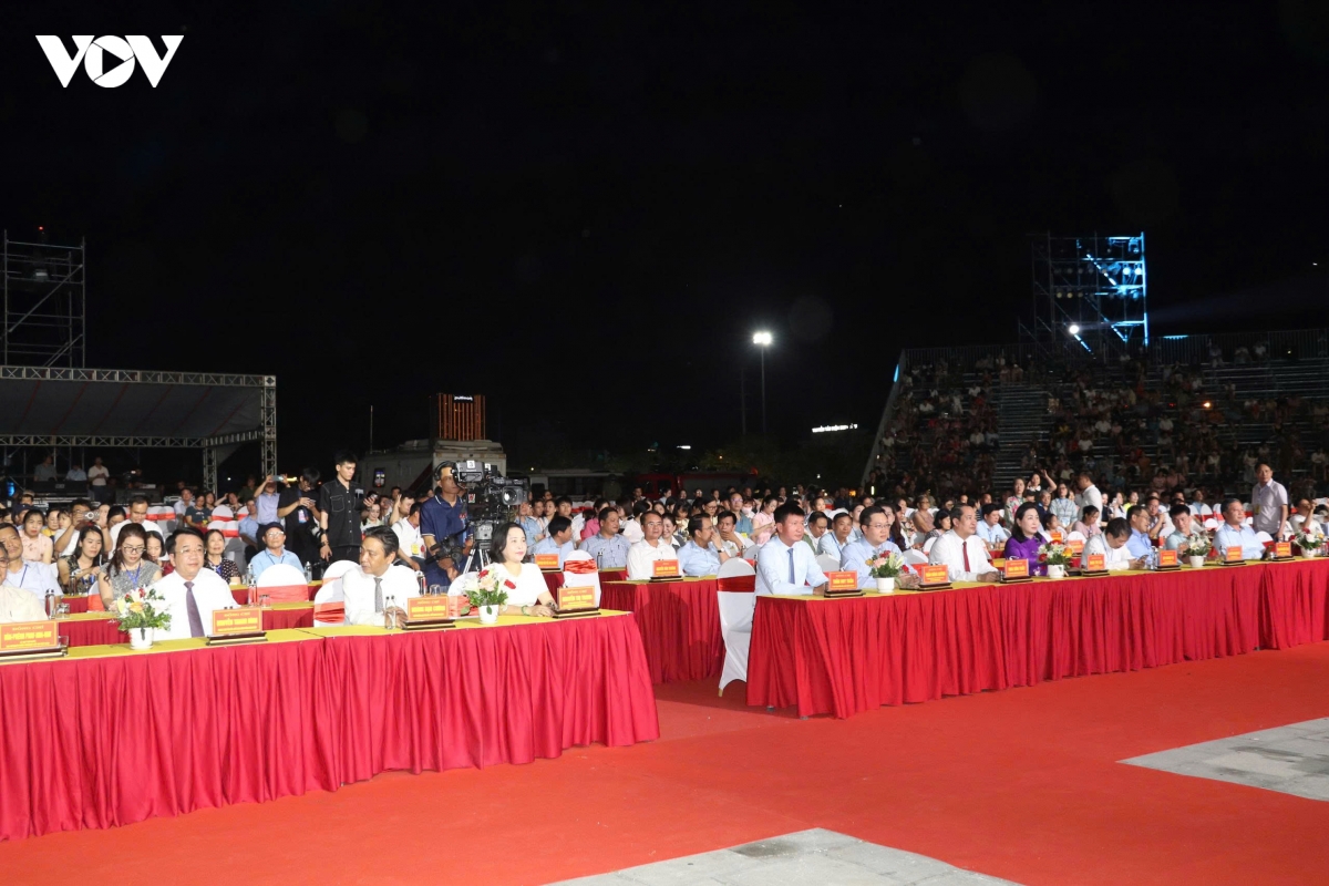 ruc ro khai mac tuan du lich ninh binh 2026 net hoa ngan nam giua long di san hinh anh 2