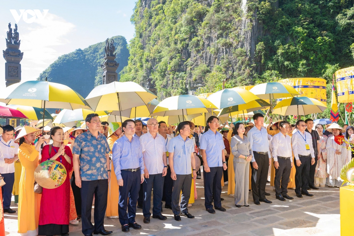 ninh binh dua ban do san vat viet nam len dong ngo Dong hinh anh 3