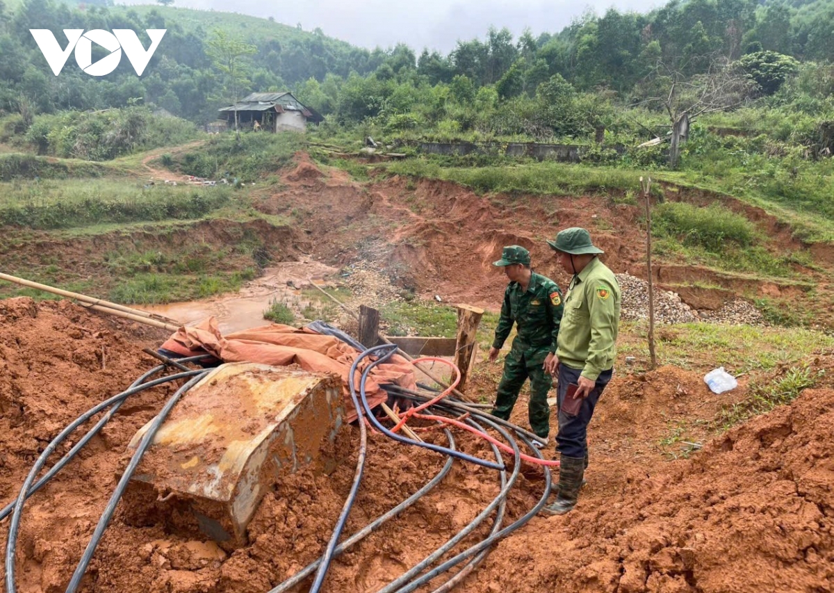 nhuc nhoi nan khai thac vang trai phep o mien nui thanh pho hue hinh anh 1