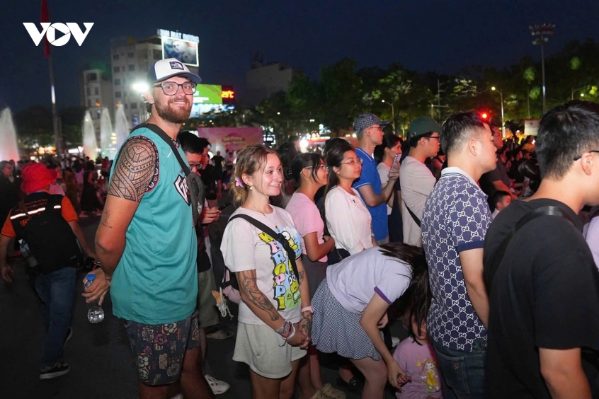 le hoi hoa phuong Do nhip cau quang ba hinh anh hai phong toi ban be quoc te hinh anh 2