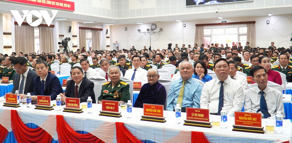 bo chi huy quan su tp Da nang don nhan huan chuong quan cong hang nhat hinh anh 2