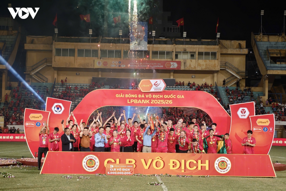 CAHN đánh bại TP.HCM trong ngày nâng cao chức vô địch LPBank V.League 1 - 2025/26