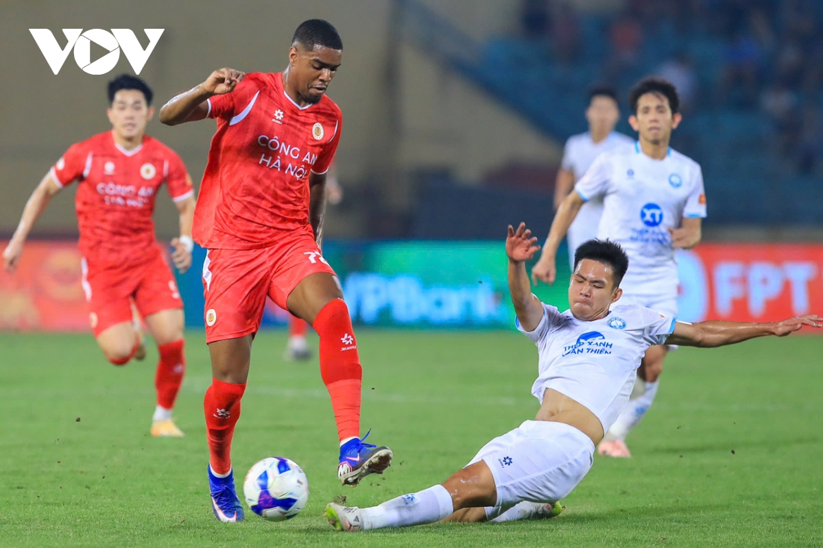 vuot qua nam Dinh, cahn tien sat ngoi vo dich nho cu dup cua Dinh bac hinh anh 6