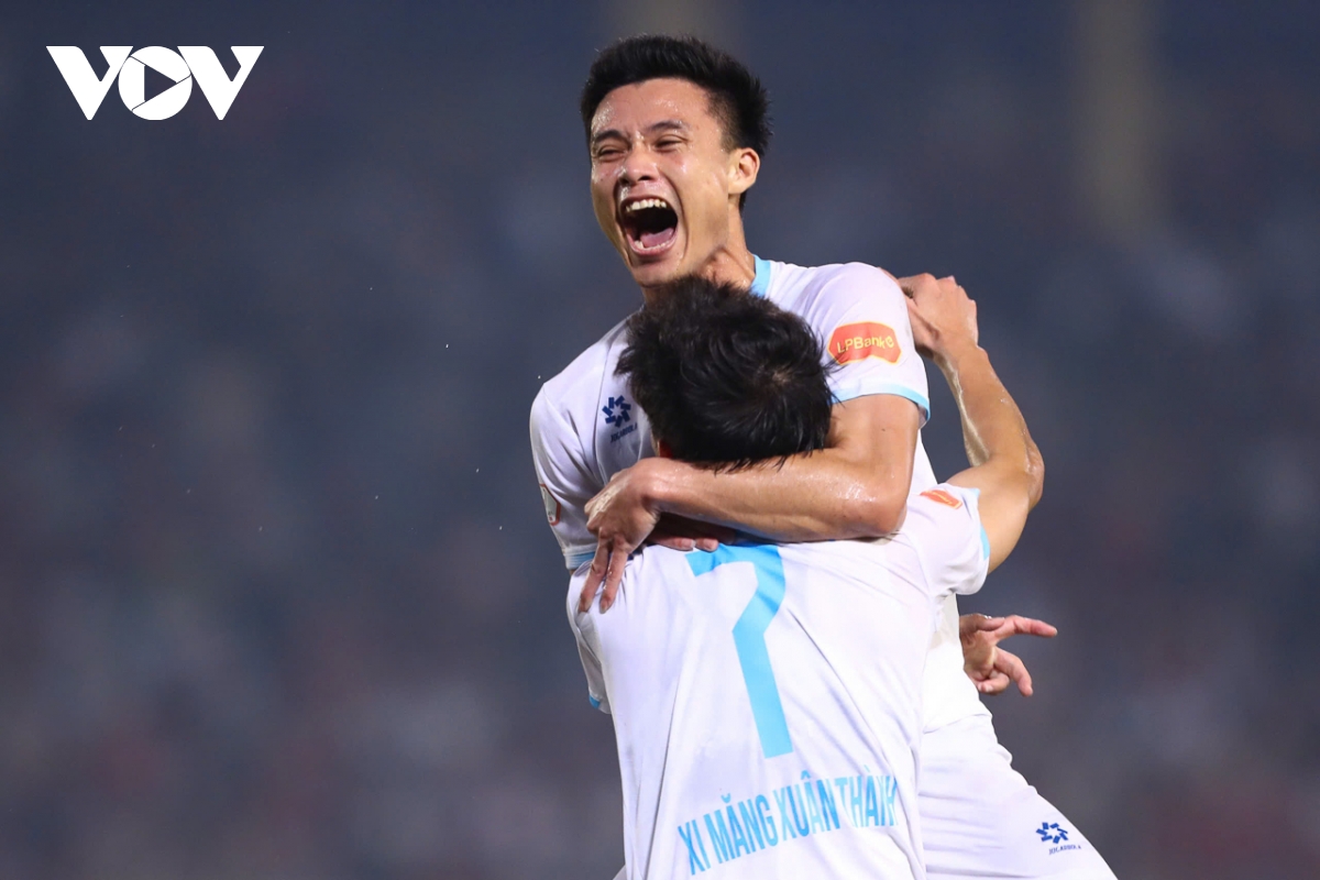 vuot qua nam Dinh, cahn tien sat ngoi vo dich nho cu dup cua Dinh bac hinh anh 5