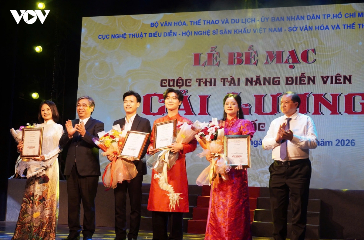 Uom mam lop nghe si tre ke can cho cai luong viet nam hinh anh 1