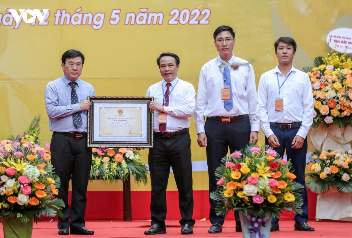 Doc dao le hoi dan gian vat cau nuoc lang van hinh anh 5