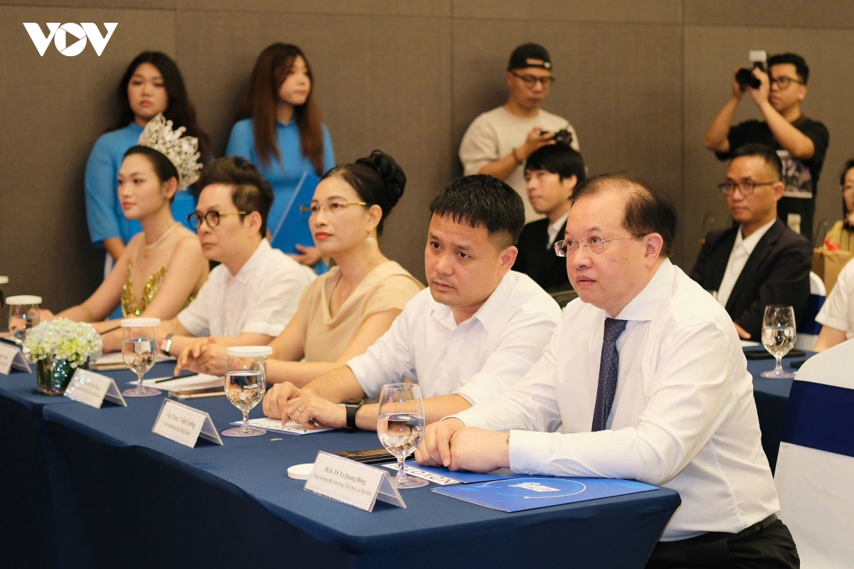 hoa hau nguyen phuong linh lam dai su cuoc thi sang tao video quang ba van hoa hinh anh 1