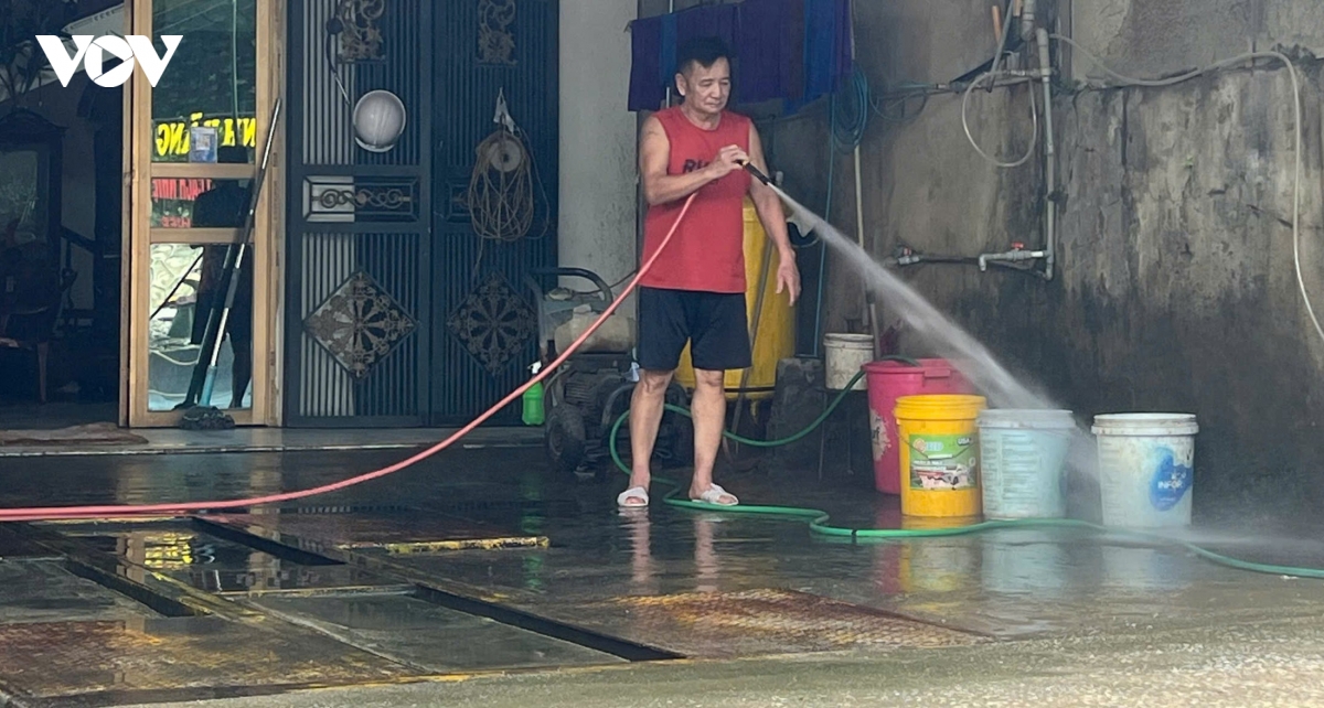thi cong cong trinh lam nuoc va chat thai ap vao nha dan o yen binh, lao cai hinh anh 2