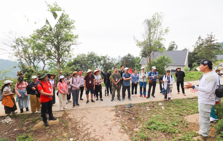 du lich quang ninh chinh phuc dinh cao xiem hung vi hinh anh 2