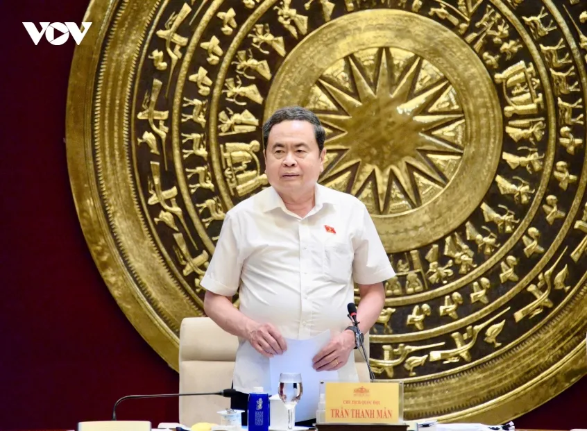 chu tich quoc hoi tran thanh man lam viec voi van phong quoc hoi hinh anh 2