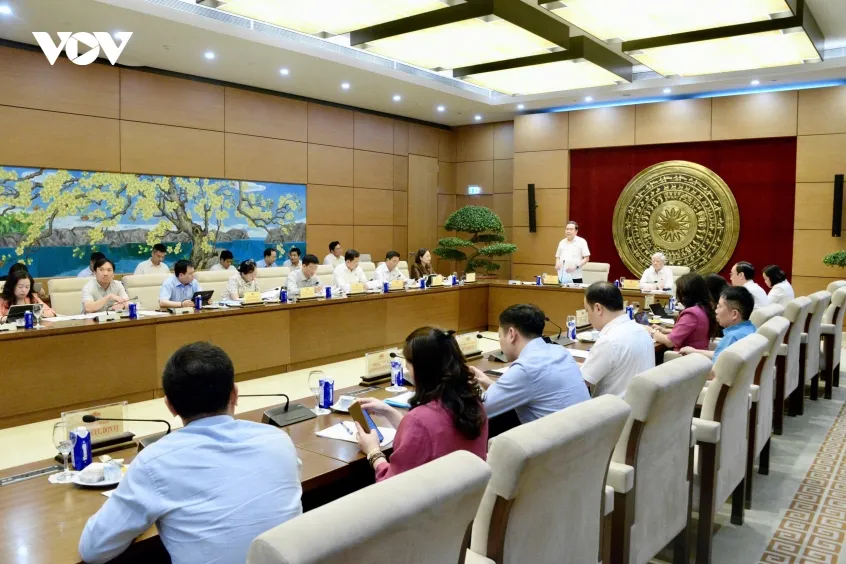 chu tich quoc hoi tran thanh man lam viec voi van phong quoc hoi hinh anh 1