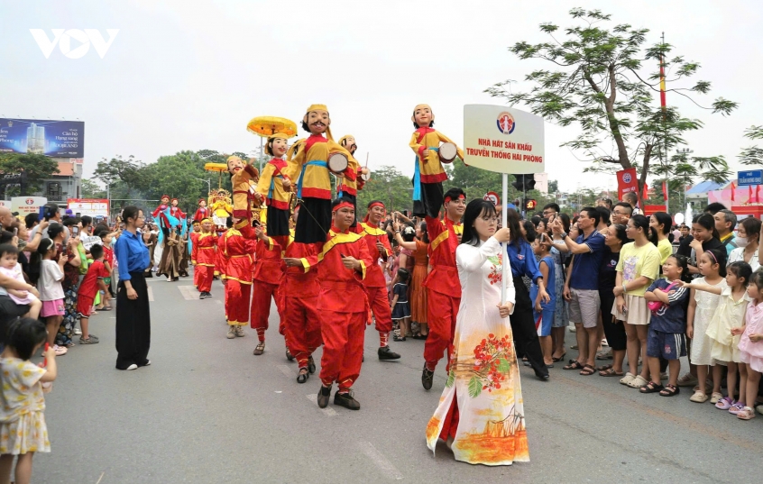 le hoi hoa phuong Do nhip cau quang ba hinh anh hai phong toi ban be quoc te hinh anh 1