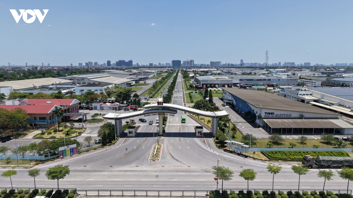 dan xom tro cong nhan giua chao lua ha noi trang dem vi nang nong hinh anh 1