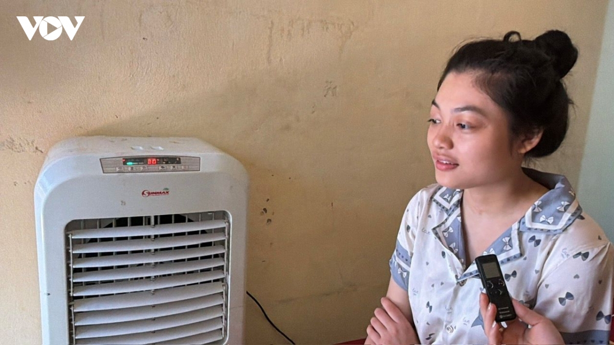 dan xom tro cong nhan giua chao lua ha noi trang dem vi nang nong hinh anh 11