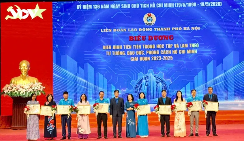 cong nhan thu do hoc bac tu nhung viec nho hinh anh 2