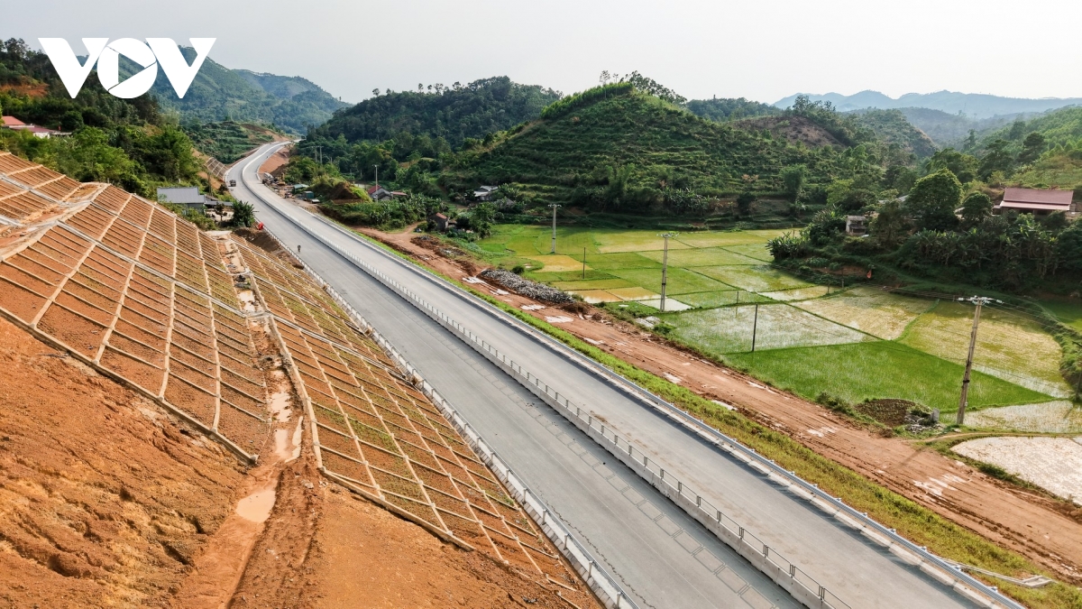 bo truong tran hong minh kiem tra 2 du an cao toc nghin ty tai lang son, cao bang hinh anh 6