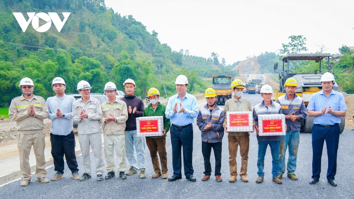bo truong tran hong minh kiem tra 2 du an cao toc nghin ty tai lang son, cao bang hinh anh 5