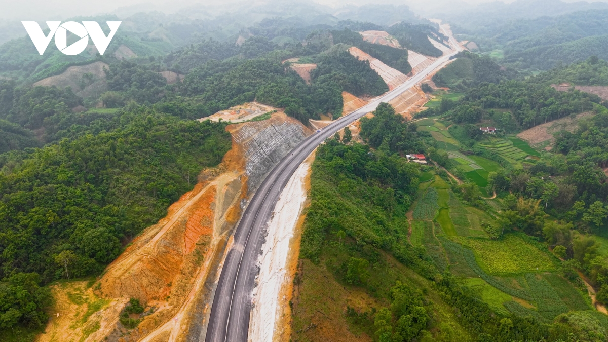 bo truong tran hong minh kiem tra 2 du an cao toc nghin ty tai lang son, cao bang hinh anh 1