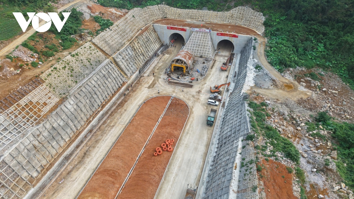 2.000 nguoi khong nghi le, an ngu tren cong truong cao toc Dong Dang tra linh hinh anh 14