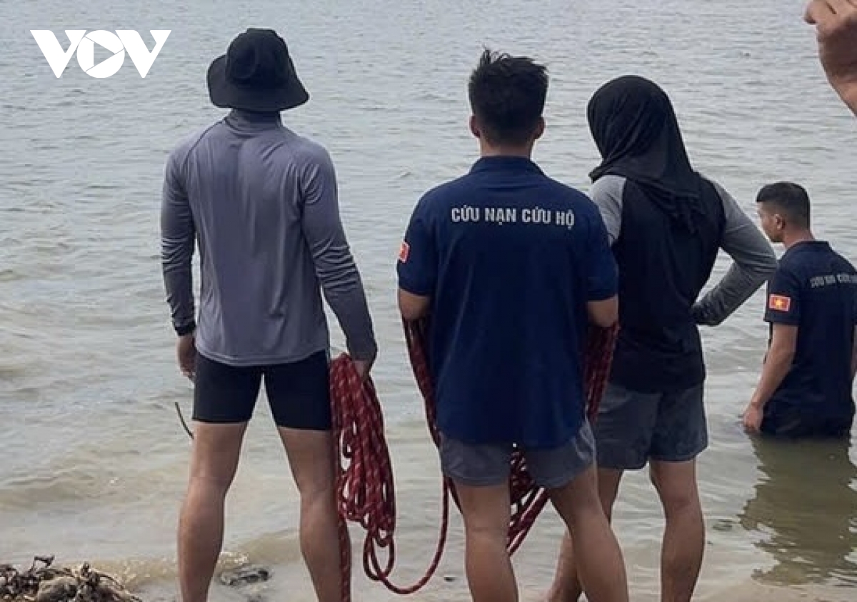 Lực lượng cứu nạn vẫn đang tìm kiếm người đàn ông Hàn Quốc mất tích ở hồ Đá Đen