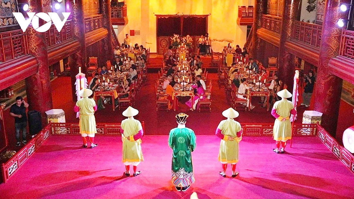  da yen hoang cung tai hien tinh hoa am thuc cung dinh trieu nguyen tai hue hinh anh 1