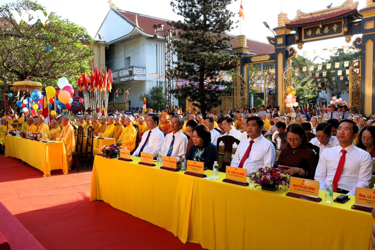 trang nghiem Dai le phat dan phat lich 2570 tai Da nang hinh anh 4