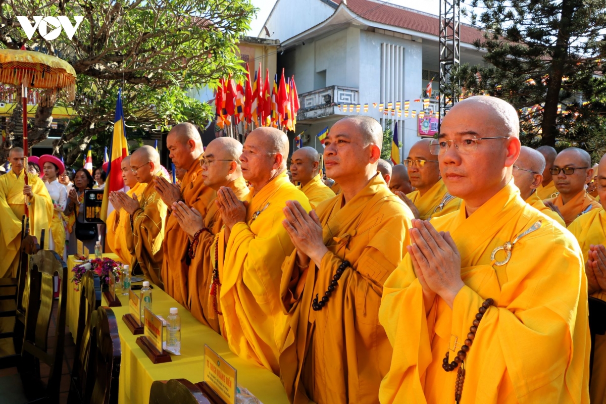 trang nghiem Dai le phat dan phat lich 2570 tai Da nang hinh anh 6