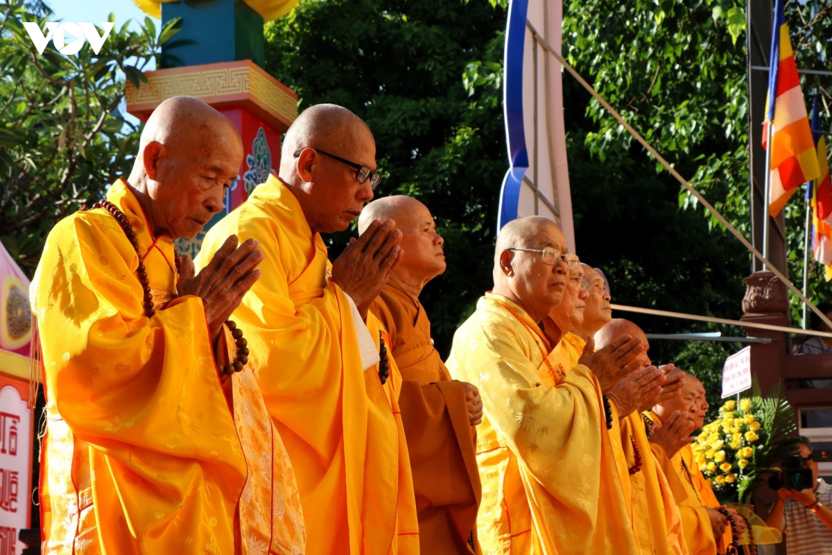 trang nghiem Dai le phat dan phat lich 2570 tai Da nang hinh anh 7