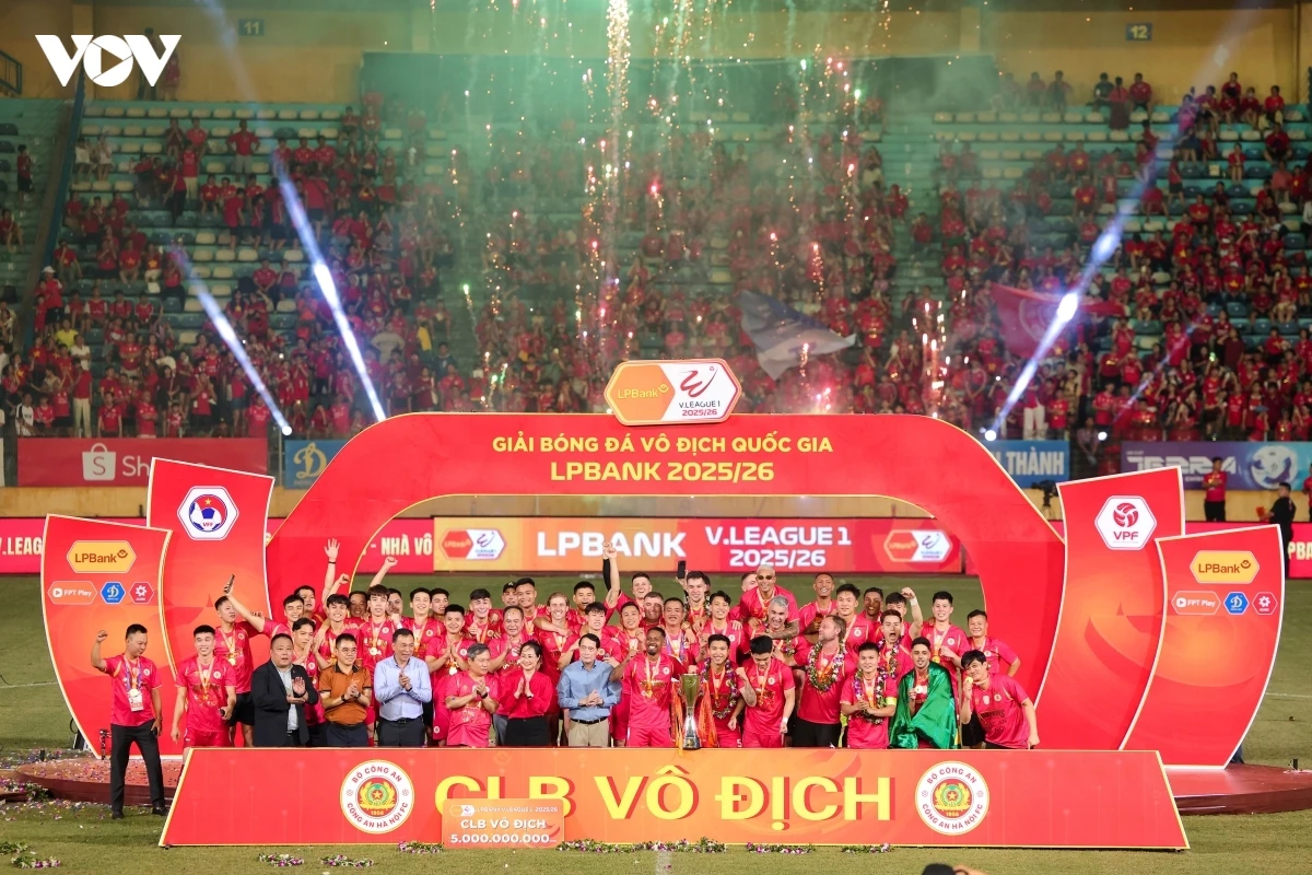 cahn danh bai tp.hcm trong ngay nang cao cup vo dich lpbank v.league 1 - 2025 26 hinh anh 14