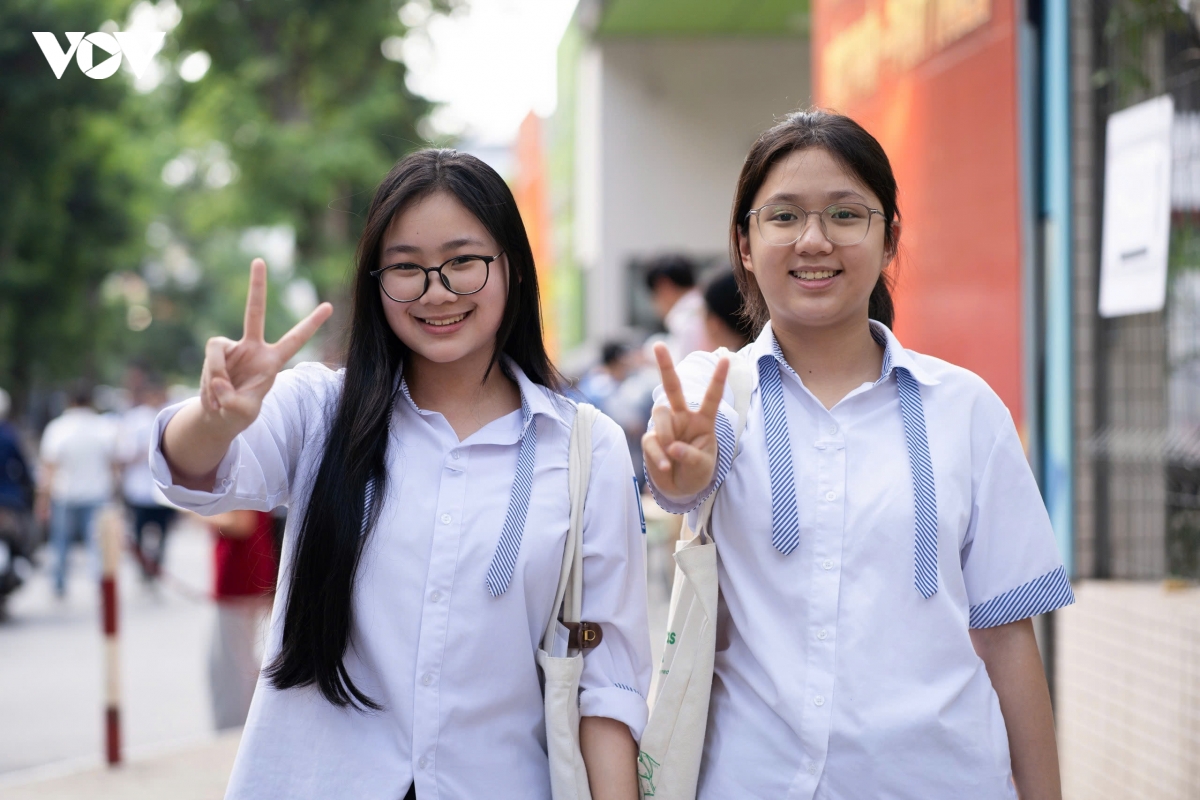 thi sinh ha noi nhan xet de tieng anh vua suc, nhieu em tu tin dat 8-9 diem hinh anh 1