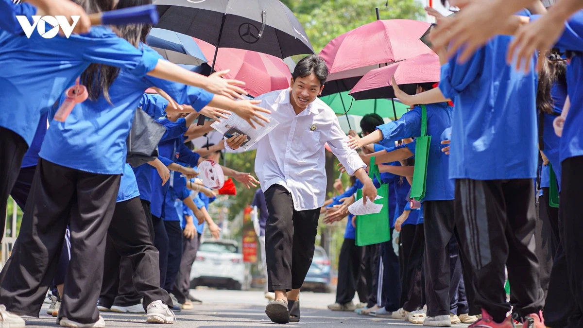De toan vao lop 10 ha noi thi sinh noi de dat 8 diem, kho dat diem tuyet doi hinh anh 2