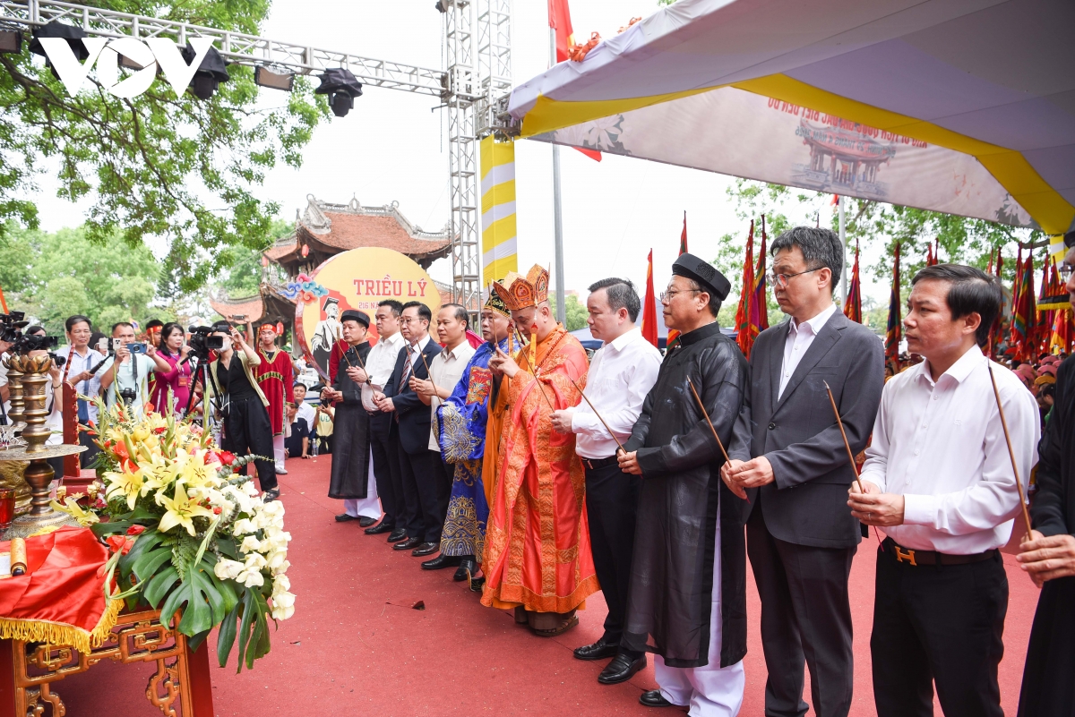 bien nguoi o bac ninh ve khu di tich quoc gia dac biet tray hoi Den Do hinh anh 9