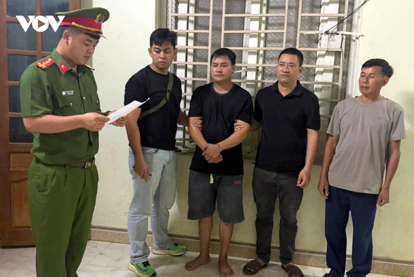 lai chau triet pha duong day lam gia giay to xuyen quoc gia hinh anh 1