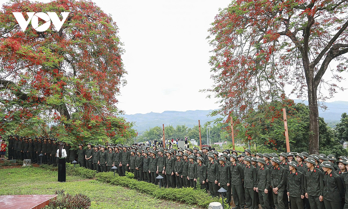 thang 5 ruc ro tren manh dat Dien bien lich su hinh anh 1