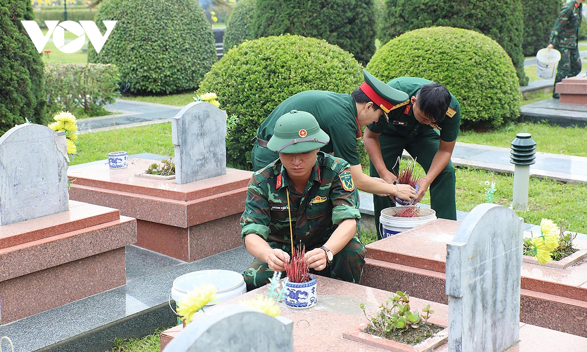 thang 5 ruc ro tren manh dat Dien bien lich su hinh anh 10