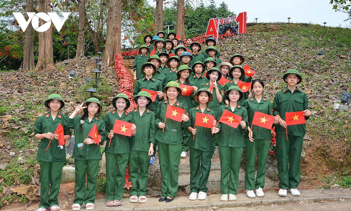 thang 5 ruc ro tren manh dat Dien bien lich su hinh anh 11