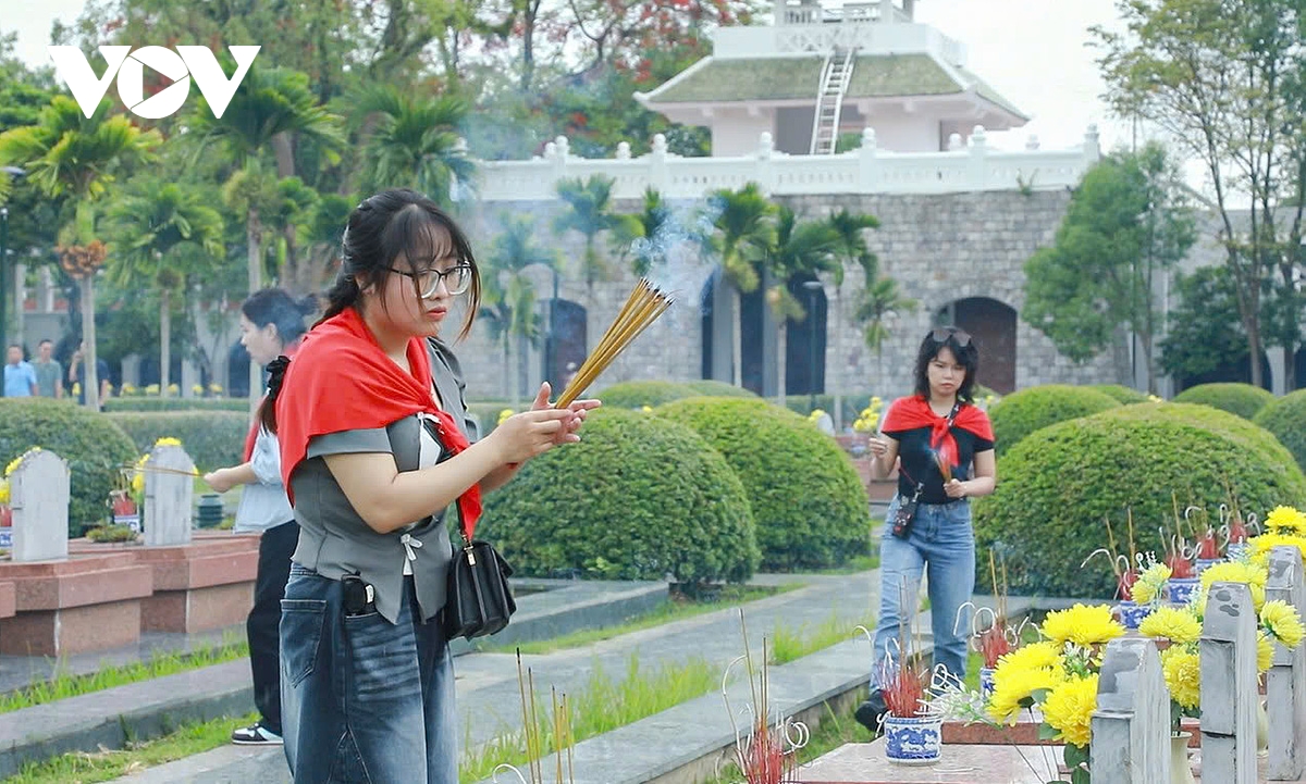 thang 5 ruc ro tren manh dat Dien bien lich su hinh anh 3
