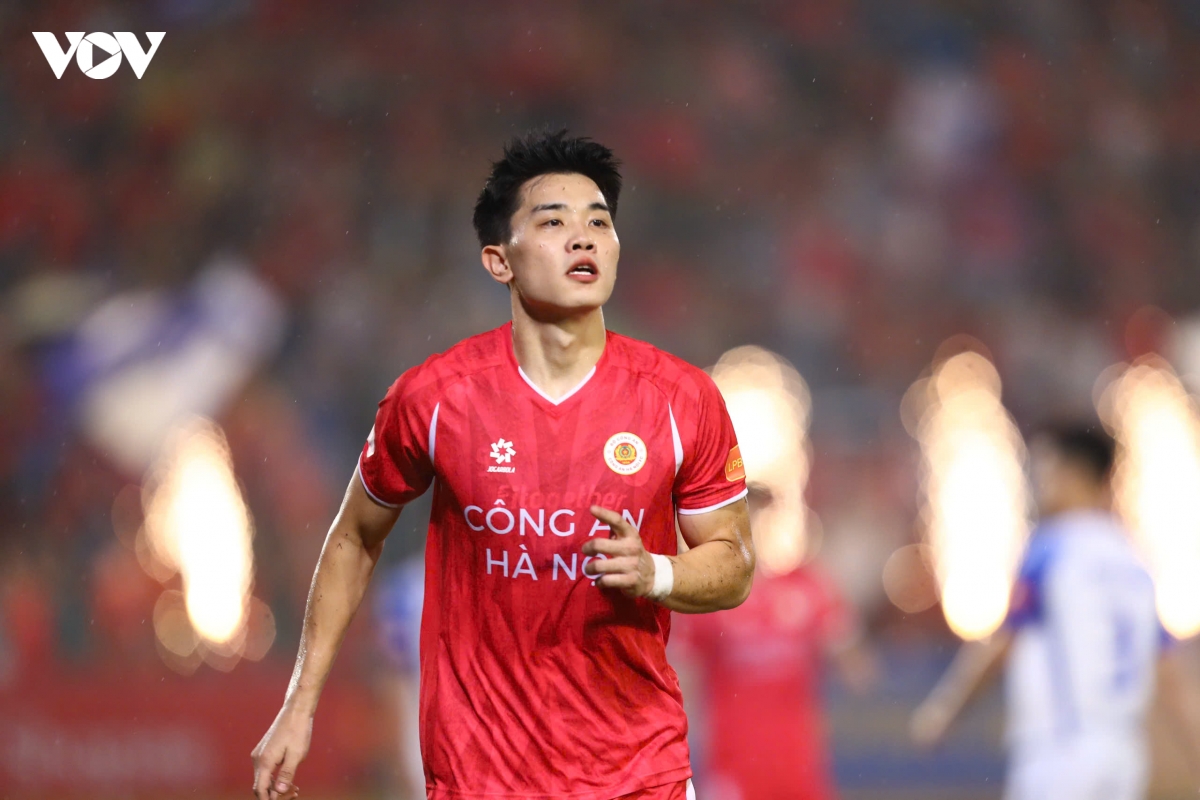 Dinh bac duoc vinh danh truoc tran dau voi clb nam Dinh hinh anh 1