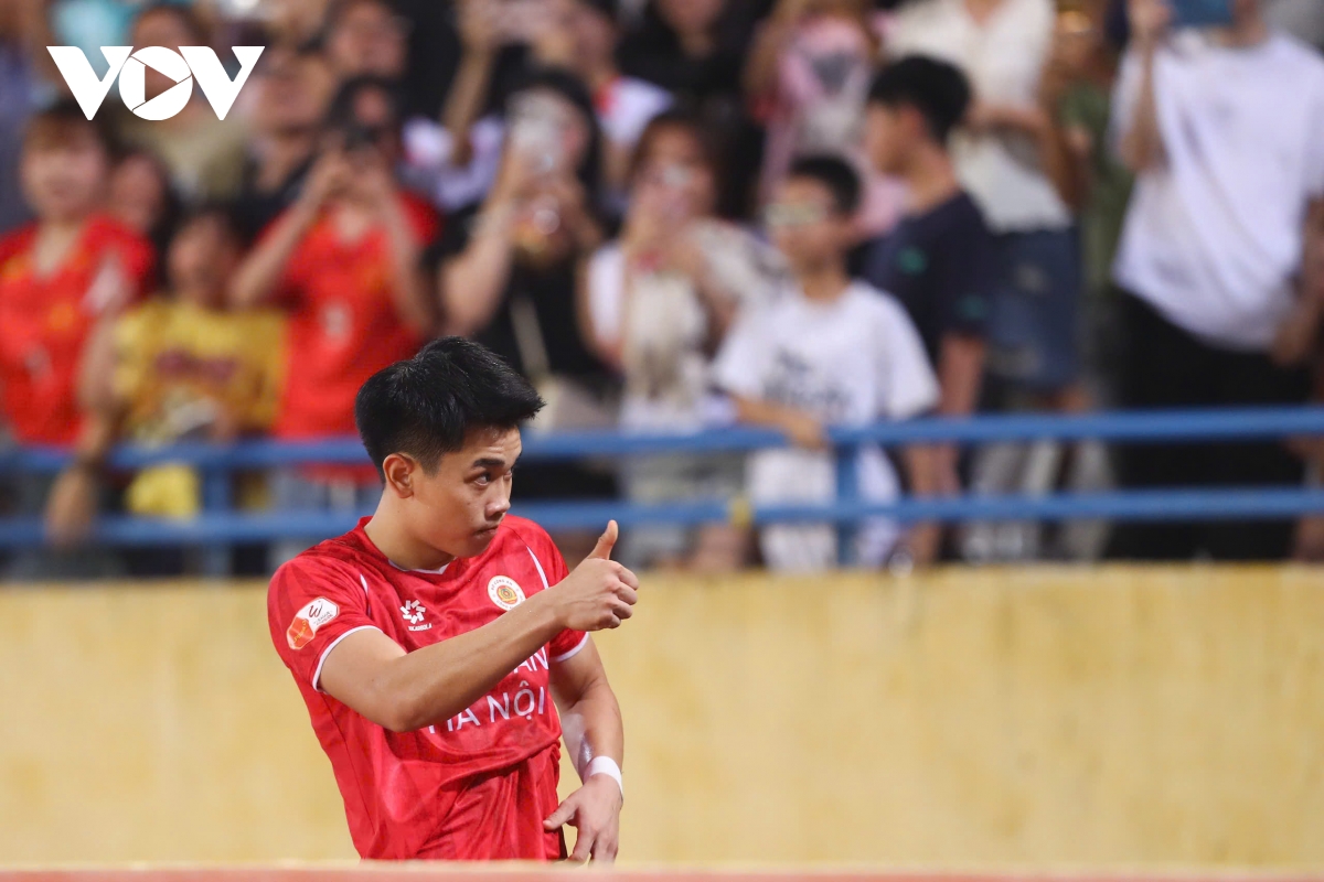 ghi cu dup vao luoi nam Dinh, Dinh bac lot top 4 vua pha luoi v-league hinh anh 1