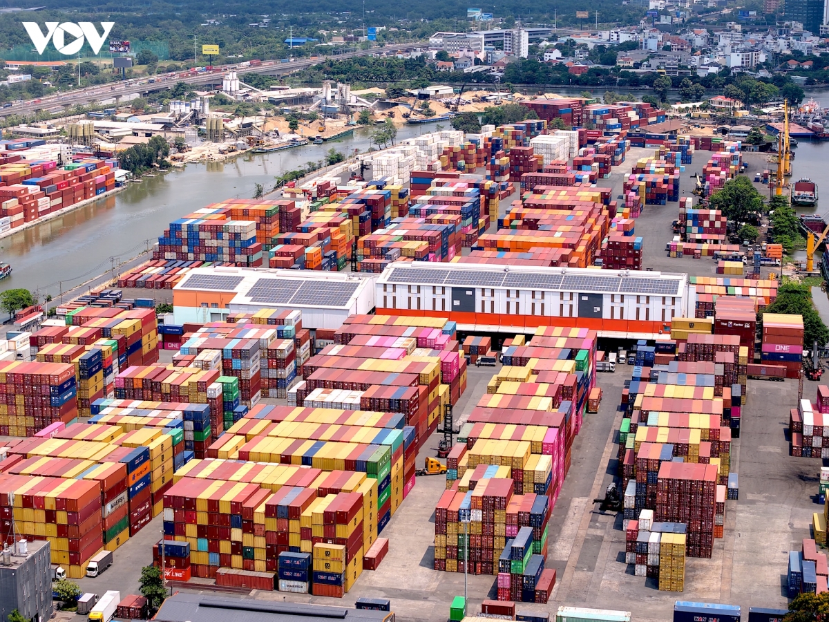  song chung voi container Am anh tren nhung cung duong tu than phia Dong tp.hcm hinh anh 7